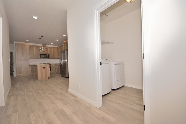 Building Photo - Stunning Year Old 3 Bedroom Townhome in Co...