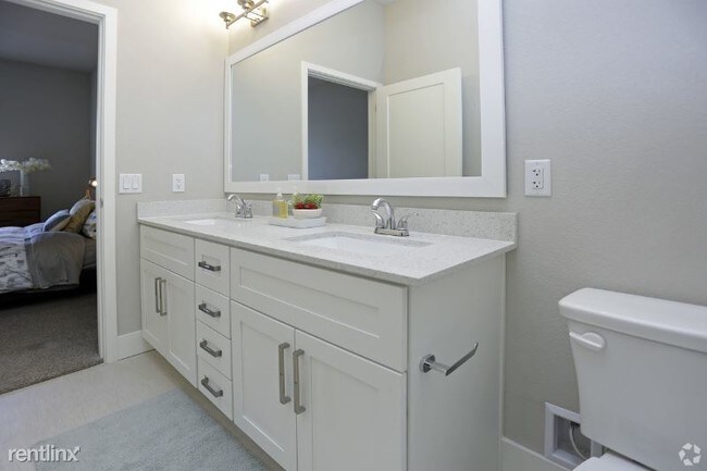 Building Photo - 1 br, 1 bath Apartment - 9301 Mineral Ave