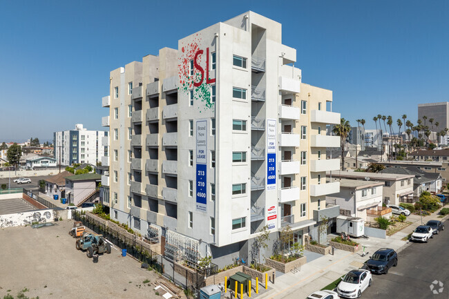 Building Photo - 983 Dewey Ave