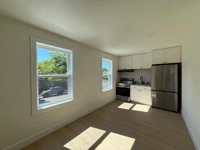 Building Photo - 2111 E Mill Plain Blvd