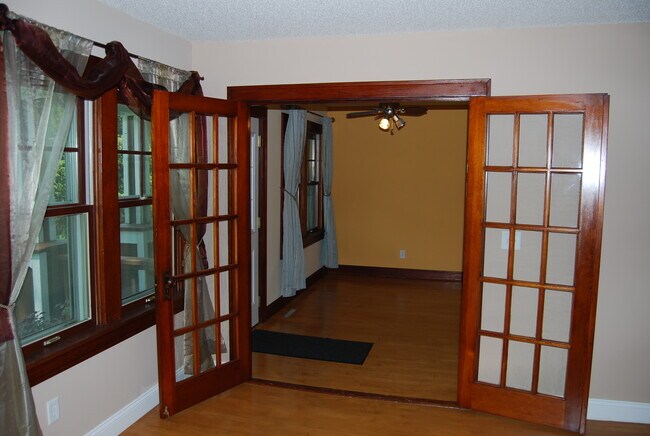 Building Photo - 316 Charing Ln