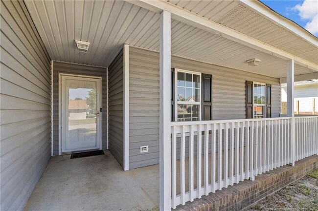 Building Photo - 124 Hosta Dr