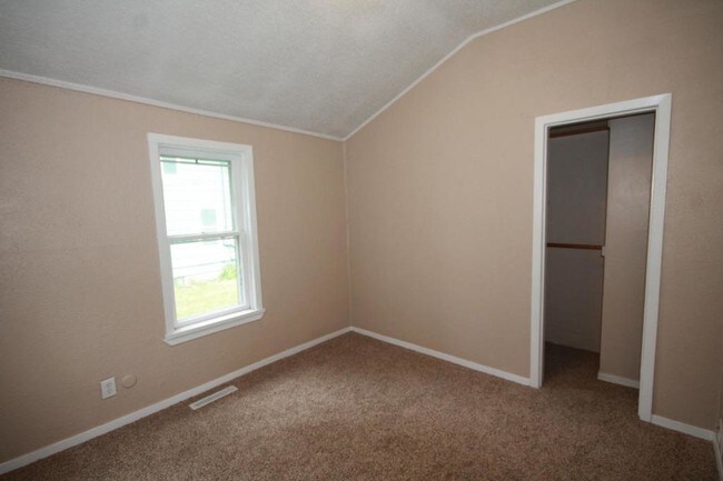 Building Photo - 406 N 8th St #1 Grand Forks, ND 58203