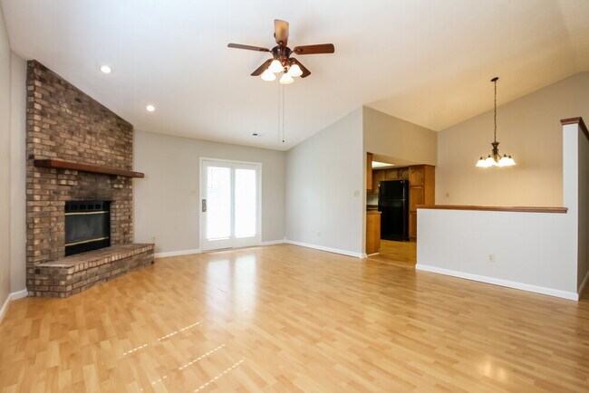 Foto del edificio - 5766 Pine Knoll Blvd
