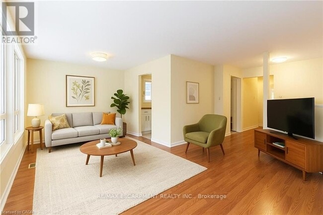 Building Photo - 16 Garrow Dr