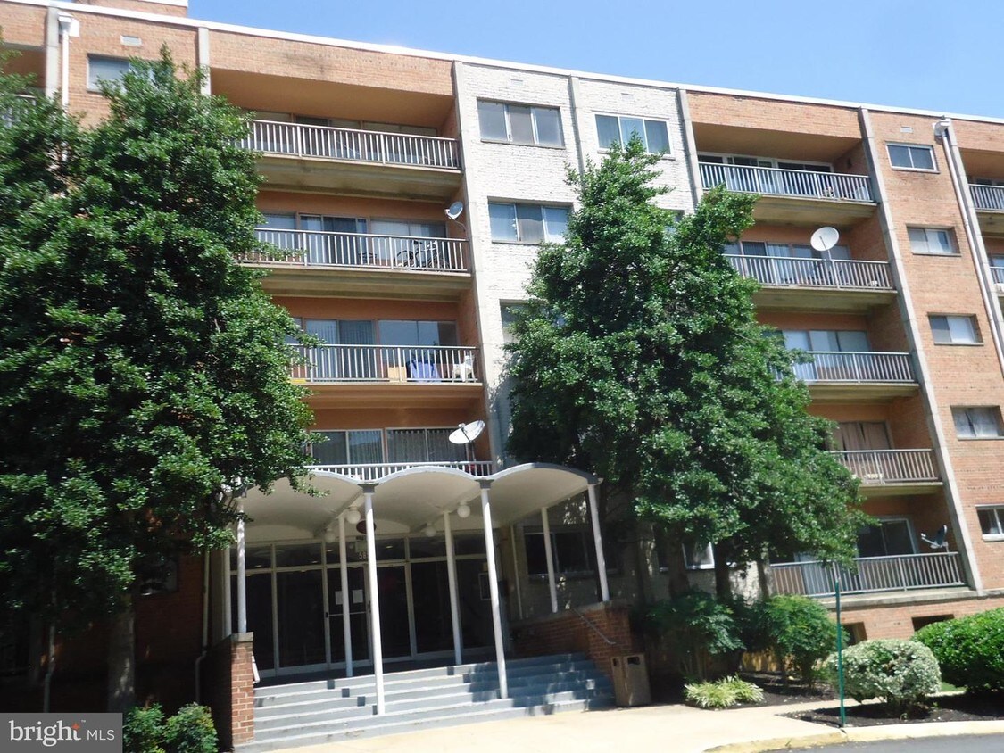 5851 Quantrell Ave Unit 101, Alexandria, VA 22312 Room for Rent in