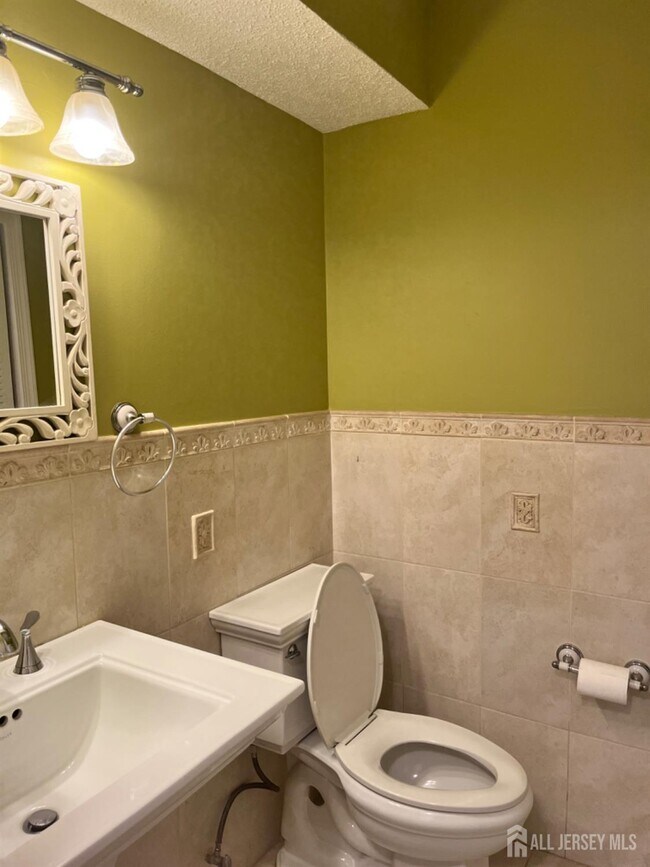 Foto del edificio - 111 Lloyd Ct