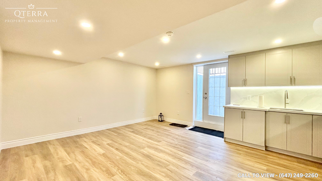 Building Photo - 454 Westhaven St