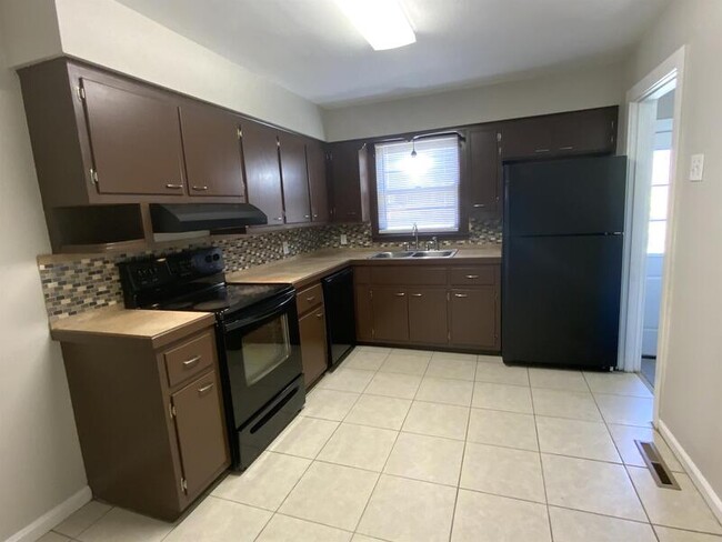 Building Photo - 814 N 17th St