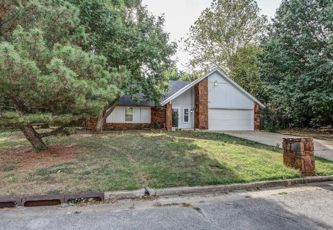 Building Photo - 4 Bed / 3 Bath in West Tulsa!