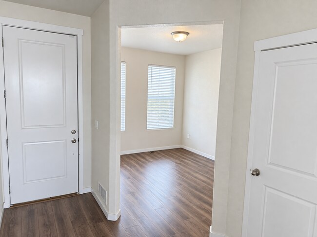 Building Photo - Spacious 4 Bedroom Plus Office Lorson Ranch Home with 4 Bathrooms, Dual A/C Systems, and Tons of ...