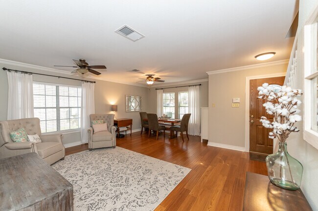 Foto del edificio - 2961 White Pine Dr