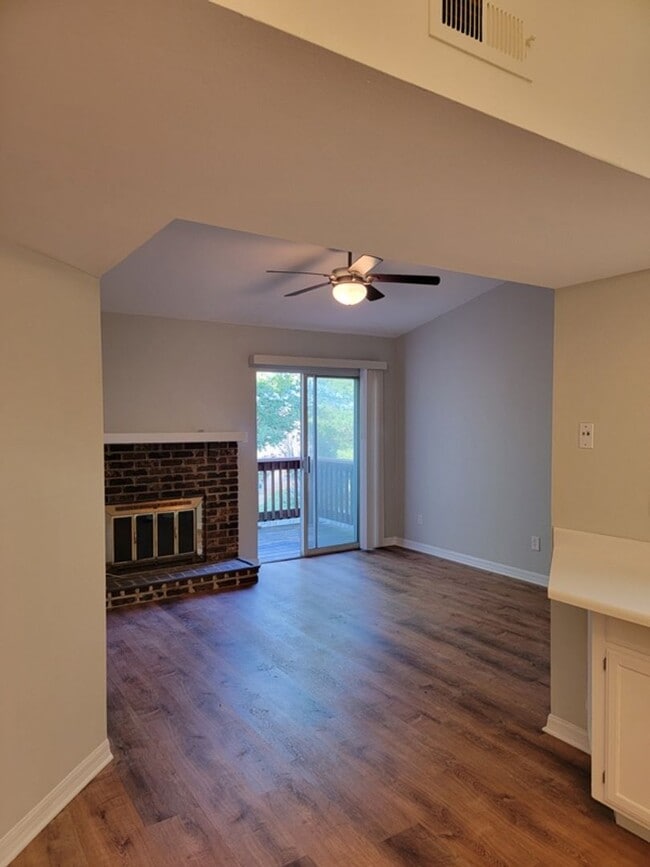 Building Photo - All Electric Second Floor Garden Condo for Rent in Wildwood