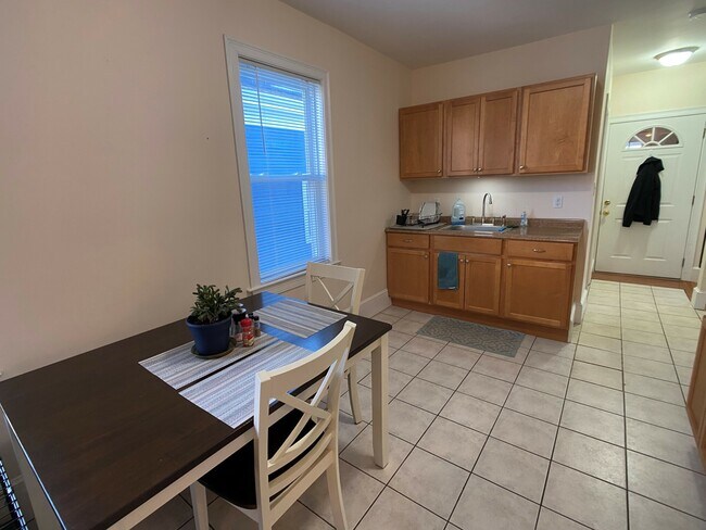 Building Photo - 15 Sargent Ave