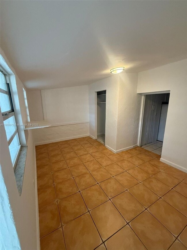 Building Photo - 1340 Peri St