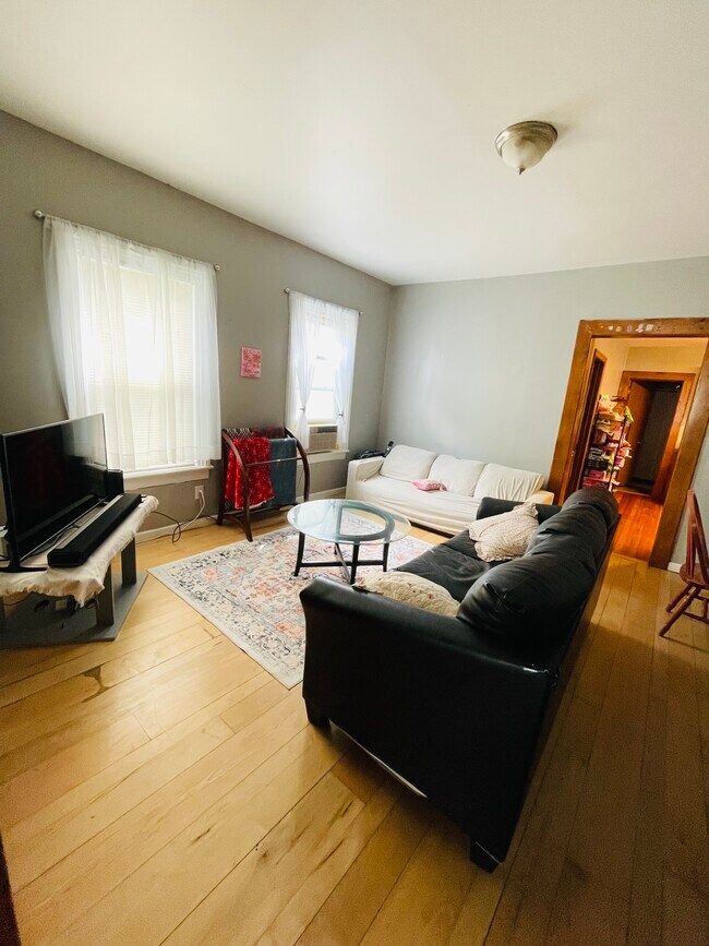 Foto del edificio - 41 Seminary Ave