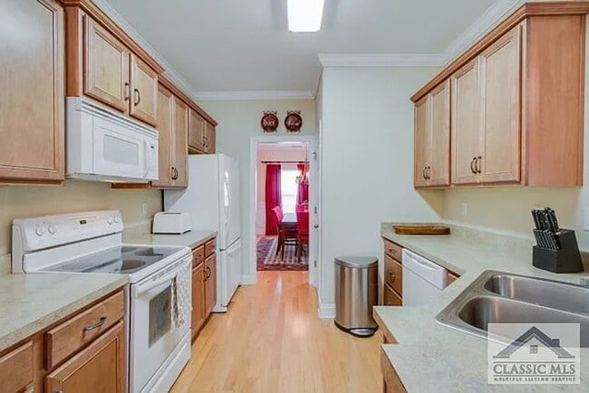 Building Photo - 1190 Brookshire Dr