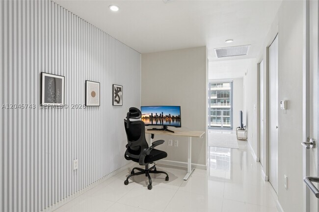 Foto del edificio - 1300 S Miami Ave
