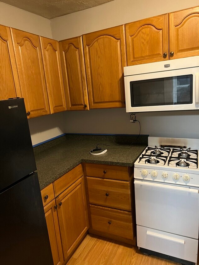 606 State St Unit Upstairs, Meadville, PA 16335 Apartments in