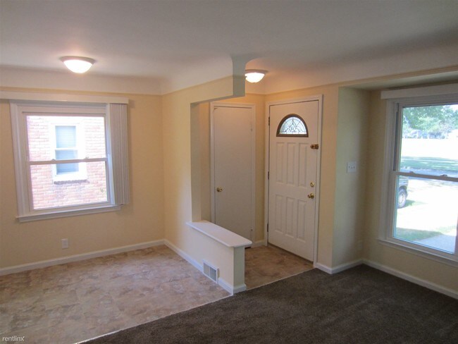 Building Photo - 15857 Fox