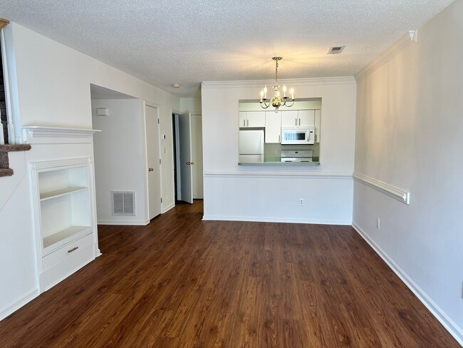 Building Photo - Condo in La Fontaine Available Now!