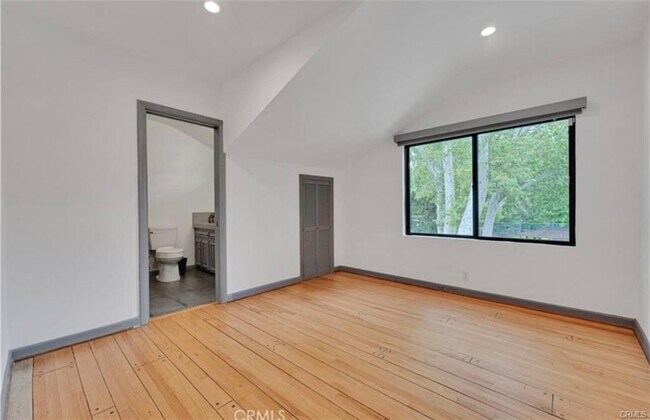 Building Photo - 5050 Casa Dr