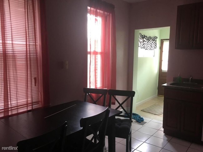 Foto del edificio - 3 br, 1.5 bath Townhome - 3033 Chatham St