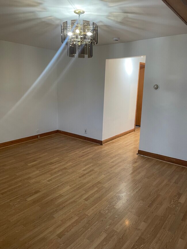 Building Photo - 857 Lloyds Ave