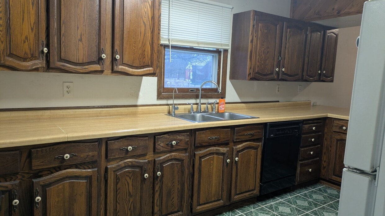 Primary Photo - 2 Bedroom/1.25 bath house with large kitch...