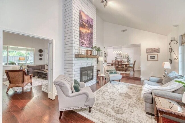 Foto del edificio - 8476 N Del Mar Ave