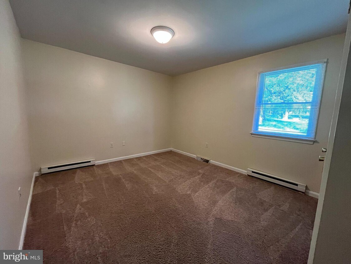 Foto principal - 704 Thomas Ln