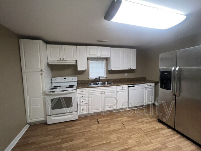 Building Photo - 2113 Bradham Rd