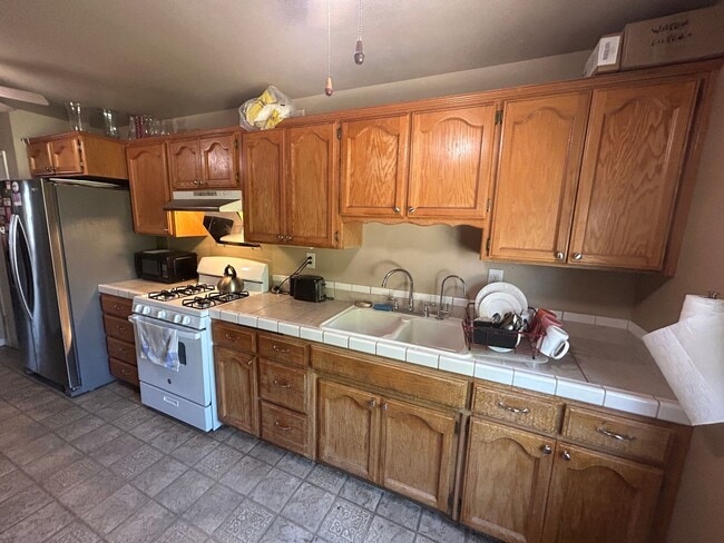 Building Photo - Charming 3 bedroom 1 bath in North Hanford