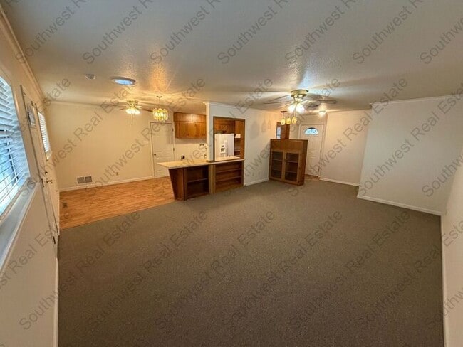 Foto del edificio - Spacious 4 Bedroom 2 Bathroom Home