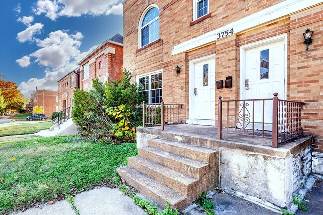 Foto del edificio - 3754 Dunnica Ave