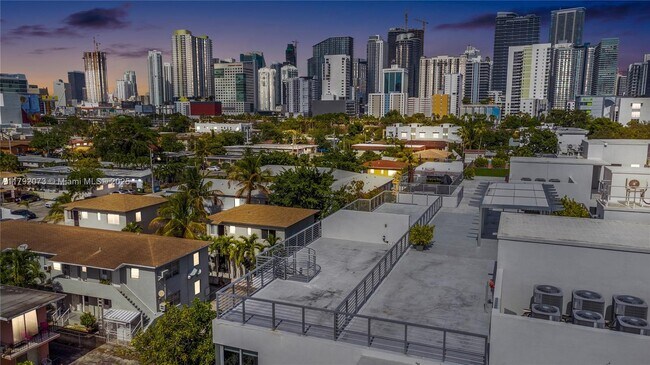 Foto del edificio - 545 SW 11th St