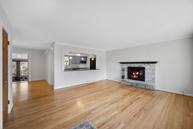 Foto del edificio - Move-in Ready 4BD, 2BA Lakewood Home with ...