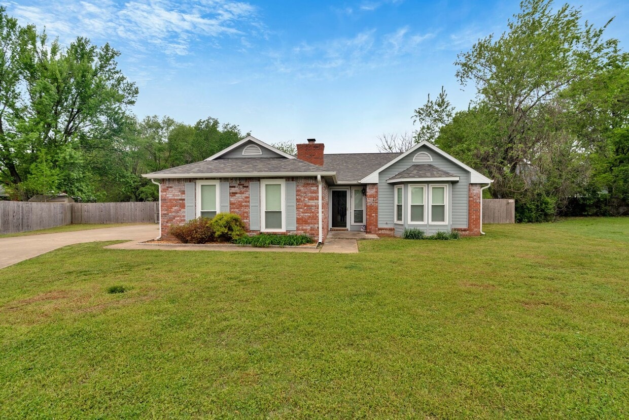 Beatifully Updated East Fay Home! Must See! - Beatifully Updated East Fay Home! Must See!