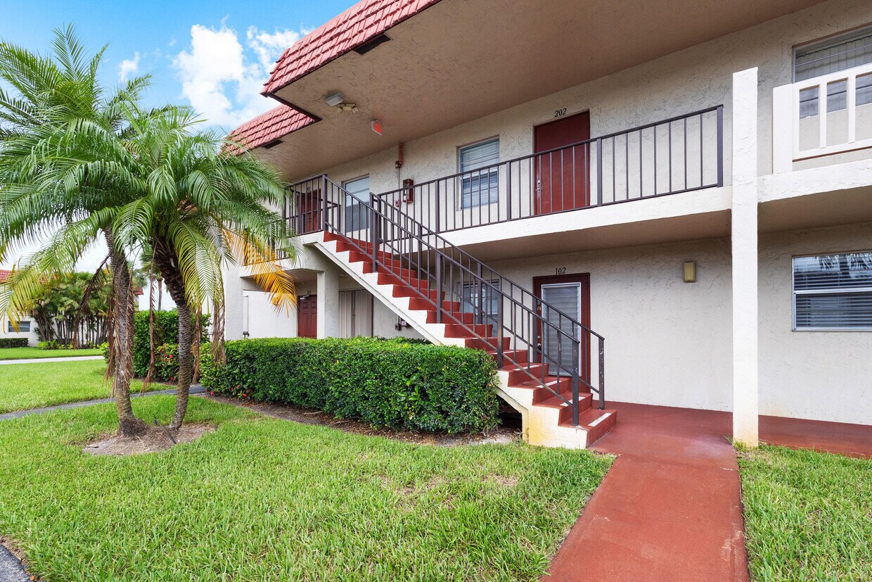 Primary Photo - 3 Abbey Ln