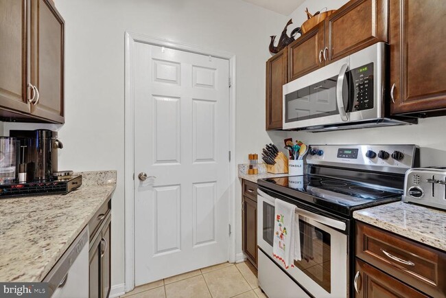 Foto del edificio - 4550 Strutfield Ln