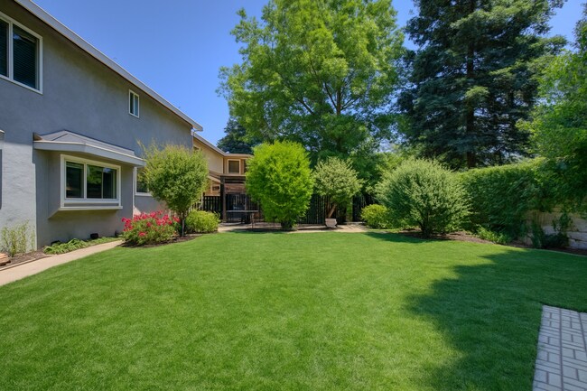 Foto del edificio - 4404 Bluff Creek Dr