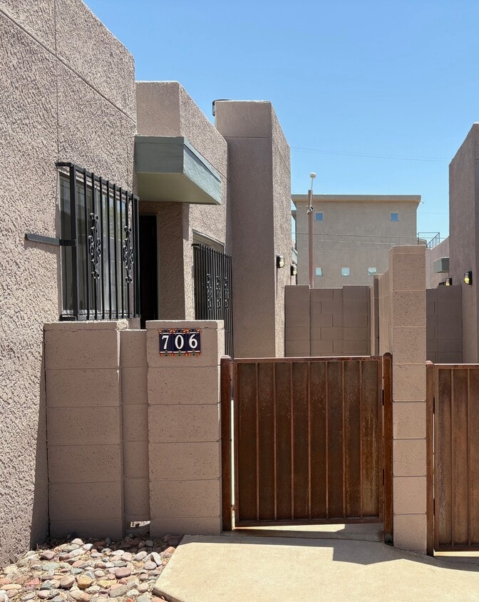 Entry gate to patio & door - 706 E Linden St (Tucson, AZ)