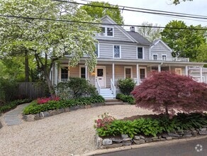 Building Photo - 33 Meadow Pl