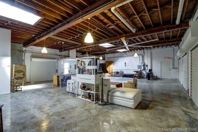Building Photo - 261 NE 73rd St