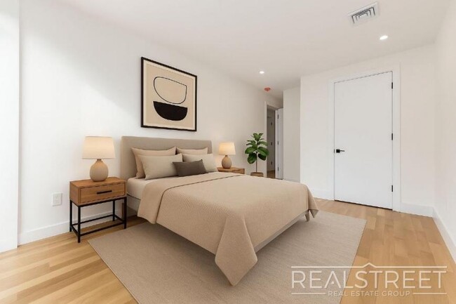 Building Photo - 4 bedroom in BROOKLYN NY 11216