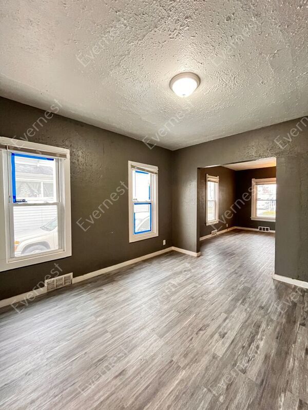 Building Photo - 913 Berry St