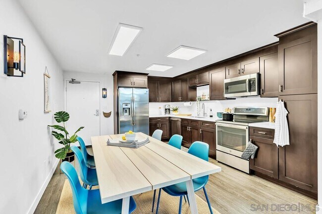 Foto del edificio - 777 Sixth Ave
