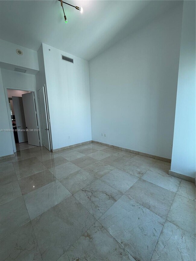 Foto del edificio - 900 Brickell Key Blvd