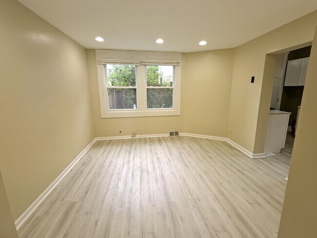 Foto del edificio - 535 E Warrington Ave