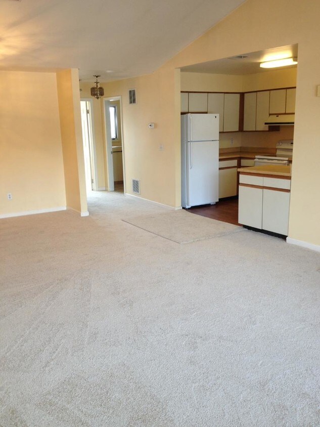 50 Augusta Dr, Annandale, NJ 08801 Condo for Rent in Annandale, NJ